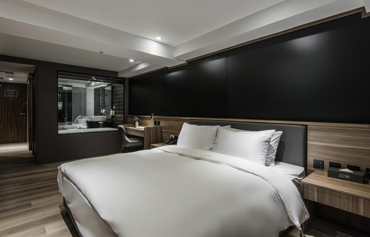 Autumn Willow Hotel Taichung Buitenkant foto