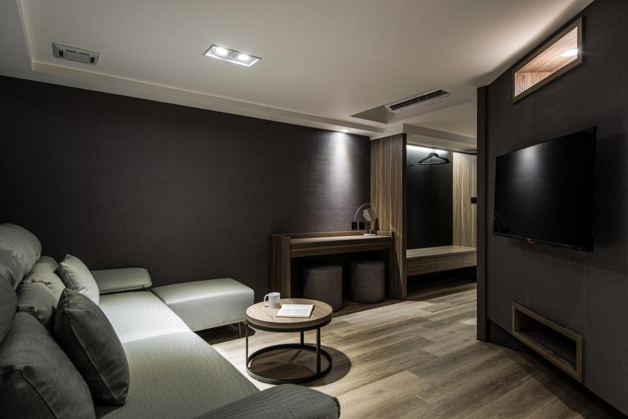 Autumn Willow Hotel Taichung Buitenkant foto