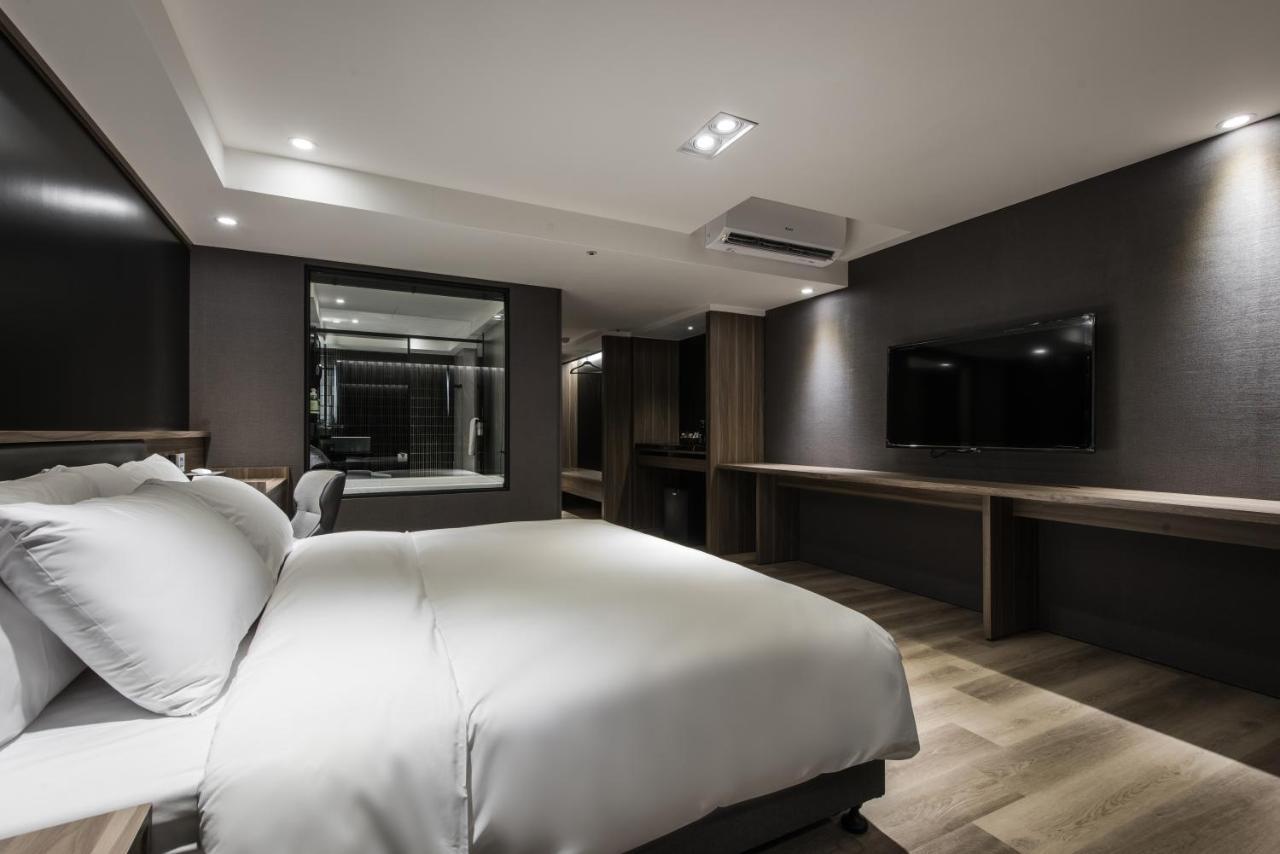 Autumn Willow Hotel Taichung Buitenkant foto