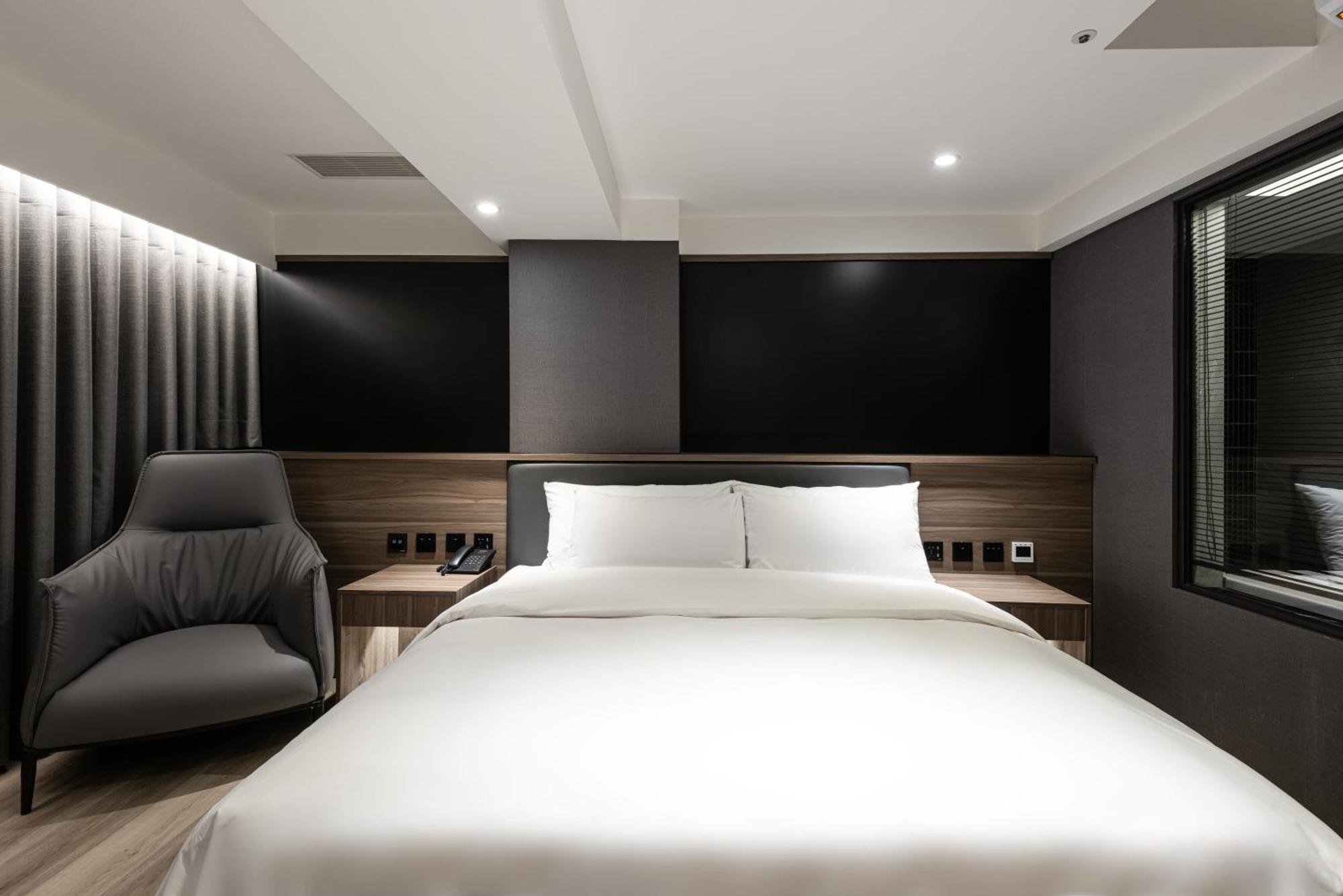 Autumn Willow Hotel Taichung Buitenkant foto