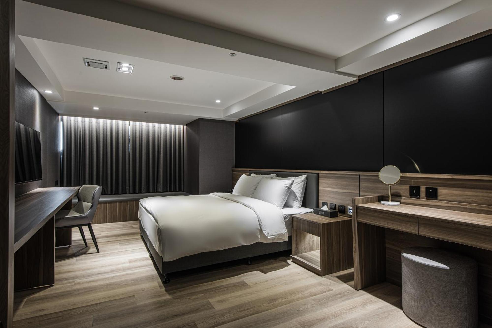 Autumn Willow Hotel Taichung Buitenkant foto